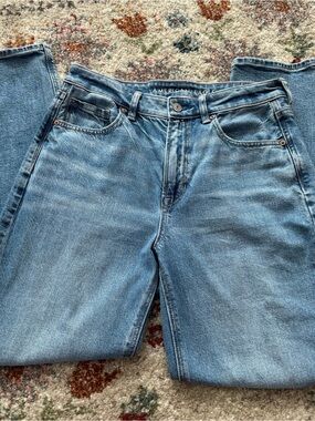 American Eagle Outfitters Women’s Blue Denim Ripped Jeans Size 6